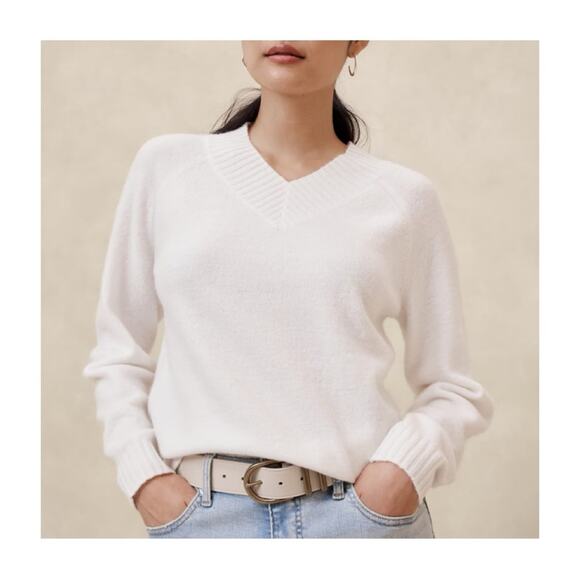 Banana Republic Cozy V-Neck Sweater - Picture 1 of 7